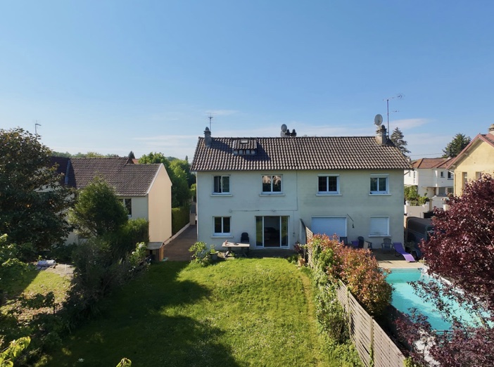 Maison à Parmain (95), grand terrain arboré proche des bords de Seine